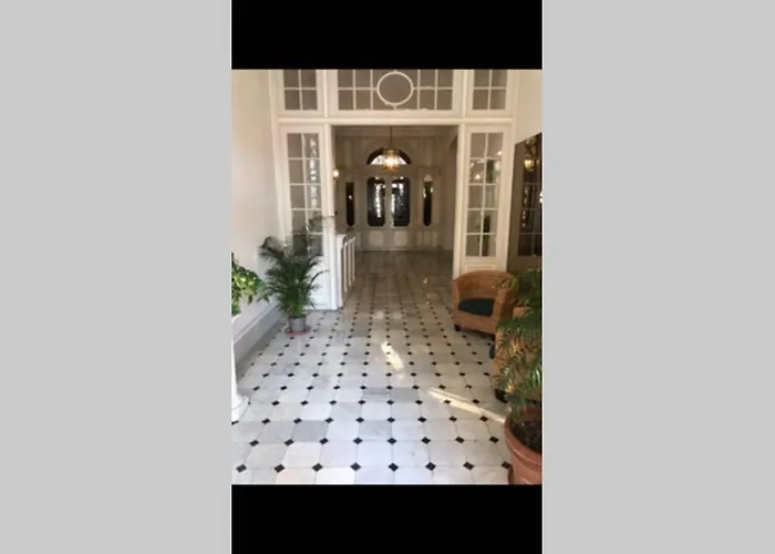 Bord De Мантон